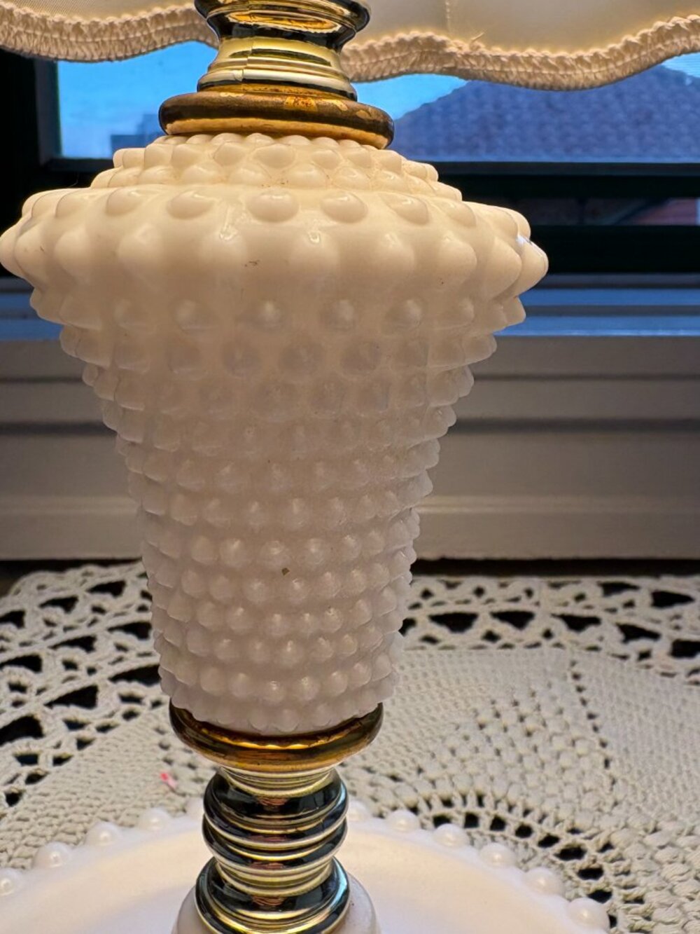 Vintage Milk Glass Hobnail Table Lamp White Boudoir Bedside Lamp 15 - Picture 5 of 7